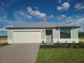 1023 Caloosa Breeze Dr in La Belle, FL - Building Photo