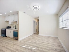 4513 W Gray St, Unit 83064 Ruby Ave. in Tampa, FL - Building Photo - Building Photo