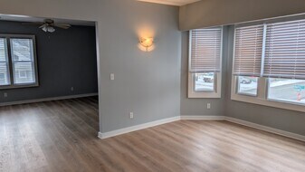 517 E Barker Ave in Michigan City, IN - Building Photo