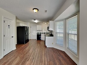 6118 Goldenfield Dr in Charlotte, NC - Foto de edificio - Building Photo