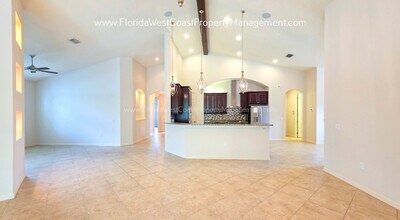 724 Rosemary Cir in Bradenton, FL - Building Photo - Building Photo