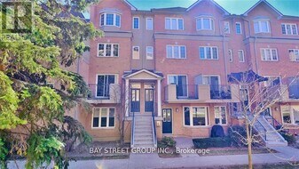 28 Sommerset Way in Toronto, ON - Building Photo