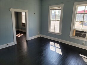 826 Broadway Avenue J in Galveston, TX - Foto de edificio - Building Photo