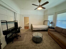 102 W Fulton St, Unit 102 in Stockton, CA - Building Photo