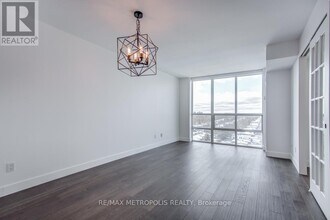 233 Beecroft Rd in Toronto, ON - Building Photo - Building Photo