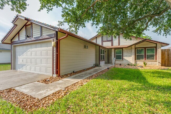7986 Wayside Trail in San Antonio, TX - Building Photo - Building Photo
