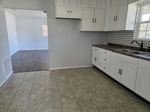 404 S Spruce Ave in Roswell, NM - Building Photo - Building Photo