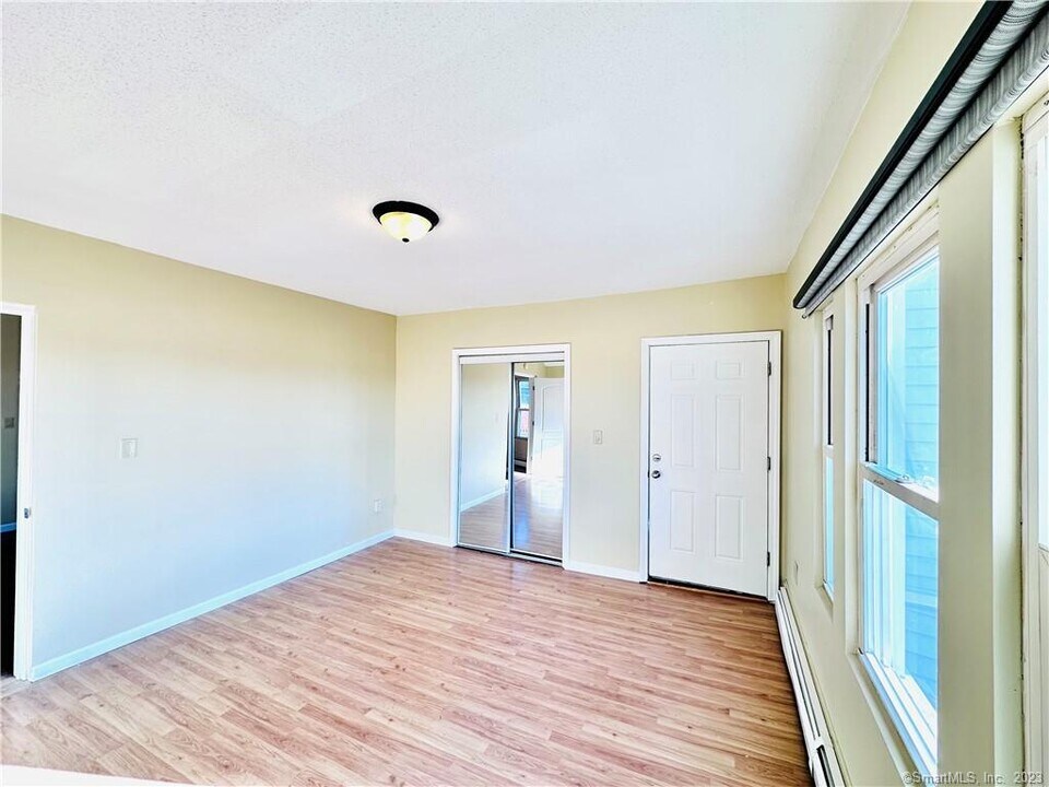398 Park St in New Britain, CT - Building Photo