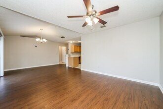 2632 McCormick Woods Ct in Jacksonville, FL - Building Photo - Building Photo