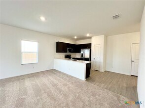 128 The Good Wy in Jarrell, TX - Foto de edificio - Building Photo