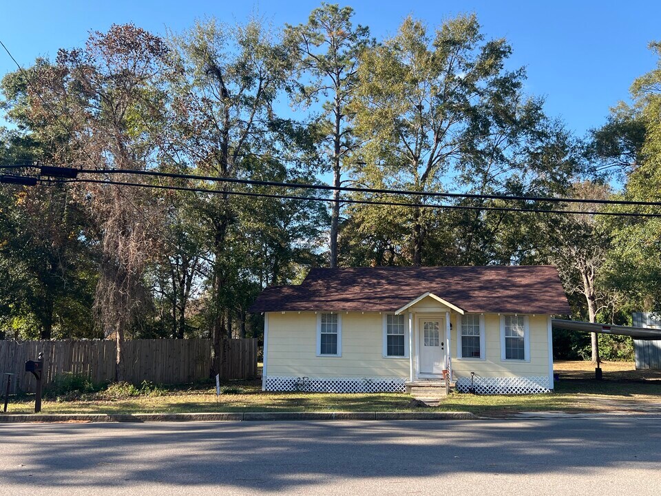 402 Old Richton Rd in Petal, MS - Building Photo