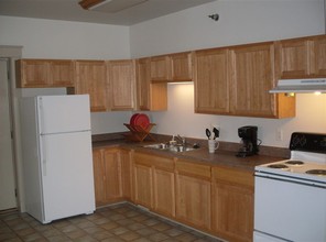 Wilshire Apartments in Detroit, MI - Building Photo - Interior Photo