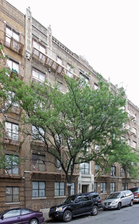 409-411 Hewes St in Brooklyn, NY - Building Photo