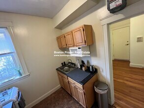 124 Peterborough St, Unit 9 in Boston, MA - Building Photo - Building Photo
