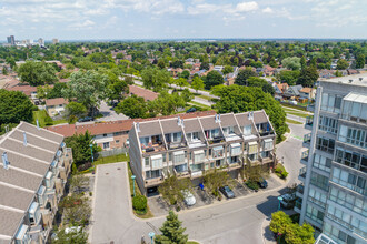 44 Cumberland Ln in Ajax, ON - Building Photo - Building Photo