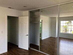 1460 Manhattan Beach Blvd, Unit E in Manhattan Beach, CA - Building Photo - Building Photo