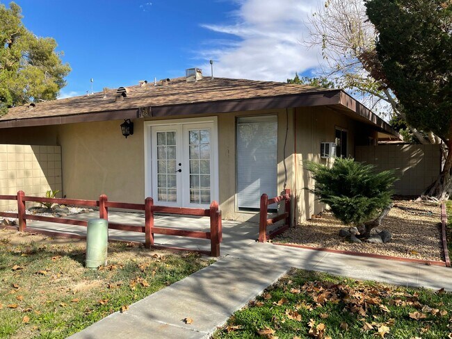 21317 Lake Shore Dr-Unit -#28 in California City, CA - Building Photo - Building Photo