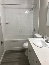 Hillcrest Manor in Edmonton, AB - Building Photo - Building Photo