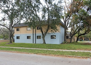 Stanley Terrace Apartments in Deerfield Beach, FL - Foto de edificio - Building Photo