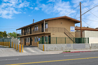 13714 Inglewood Ave in Hawthorne, CA - Building Photo - Primary Photo