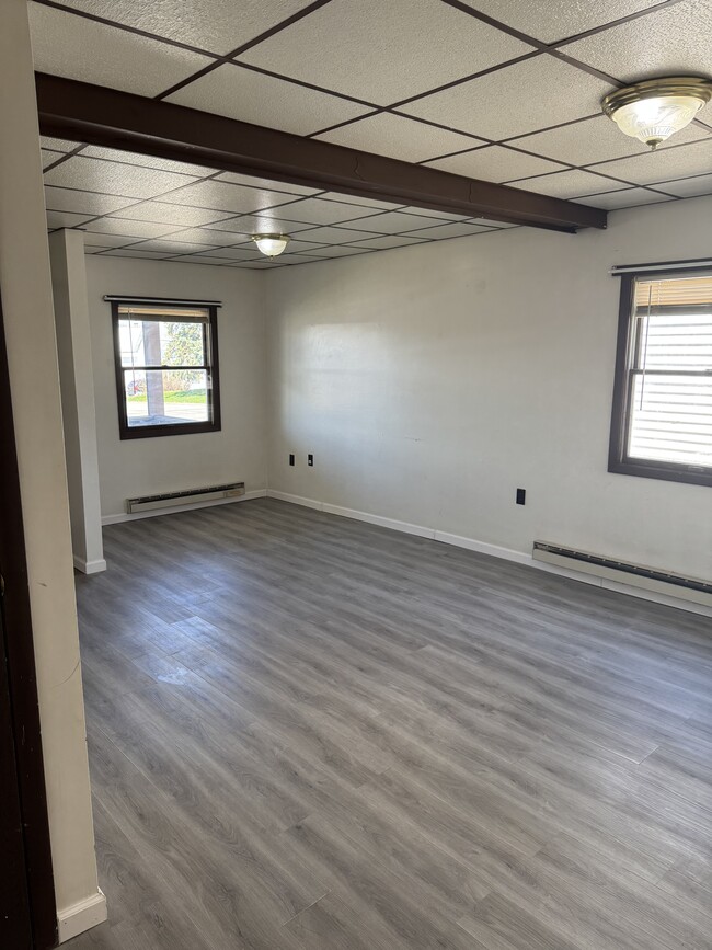 225 E Orvis St, Unit Unit 1 in Massena, NY - Foto de edificio - Building Photo