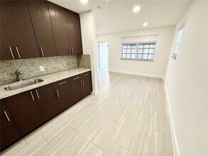 631 NW 11th Ave in Fort Lauderdale, FL - Building Photo - Building Photo