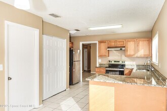 74 Emerson Dr NW in Palm Bay, FL - Foto de edificio - Building Photo