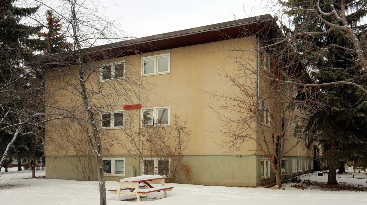 The Central in Edmonton, AB - Building Photo