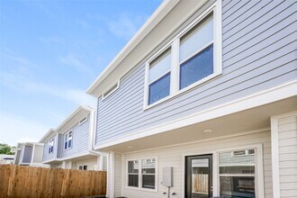 5110 Royal Heath Dr in Houston, TX - Foto de edificio - Building Photo