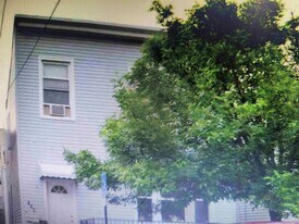 124 69th St in Guttenberg, NJ - Building Photo