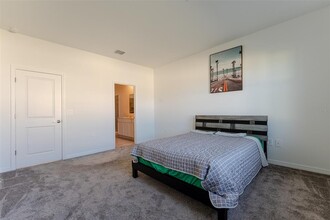 2163 Merry Bell Dr in Kissimmee, FL - Building Photo - Building Photo
