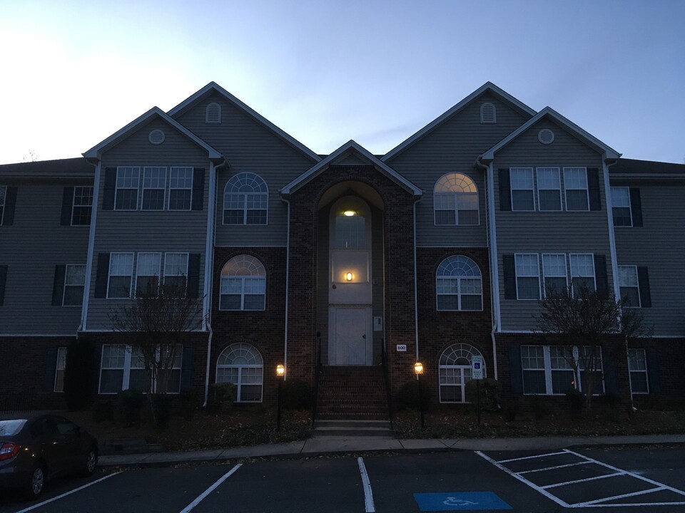 832 Scholastic Dr in Winston-Salem, NC - Building Photo