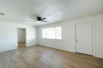 4406 Kemper St in Lubbock, TX - Building Photo - Building Photo