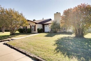 4704 Pemberton Ln in The Colony, TX - Building Photo