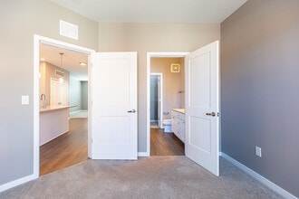 The Residences at MQ in Montgomery, OH - Foto de edificio - Building Photo