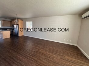 975 Lorella Ave in Eugene, OR - Building Photo - Building Photo