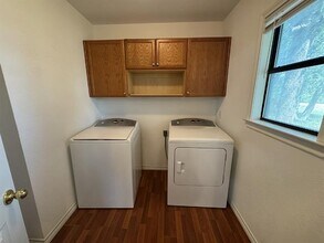 1272 McNeil St in Stephenville, TX - Foto de edificio - Building Photo