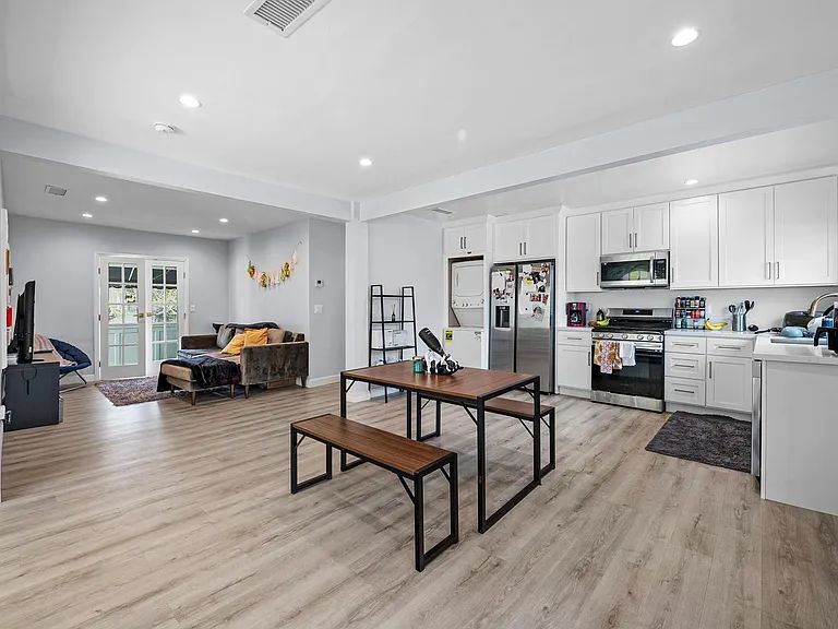 1005 Hi Point St, Unit 1005 in Los Angeles, CA - Building Photo