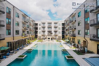 212 W Highland Mall Blvd in Austin, TX - Building Photo - Building Photo