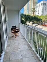 150 SE 25th Rd, Unit 2B in Miami, FL - Foto de edificio - Building Photo