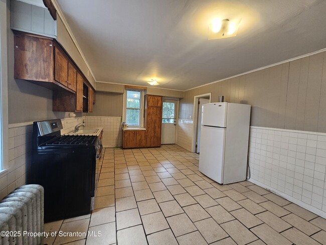 28 1/2 E Columbus Ave in Pittston, PA - Building Photo - Building Photo