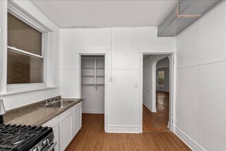 1353 W Catalpa Ave in Chicago, IL - Building Photo - Building Photo