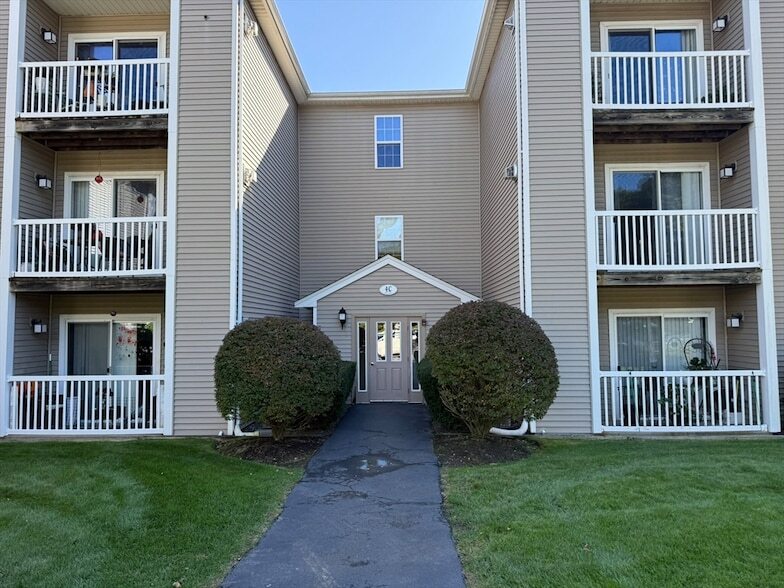 4 Marc Dr, Unit 4C7 in Plymouth, MA - Building Photo