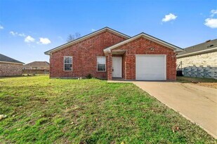 1716 Manor Garden Mnr in Greenville, TX - Building Photo