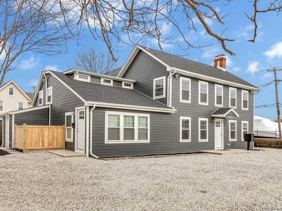 10 Shore Rd in Babylon, NY - Foto de edificio