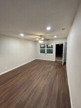 1913 San Antonio St in Grand Prairie, TX - Building Photo - Building Photo