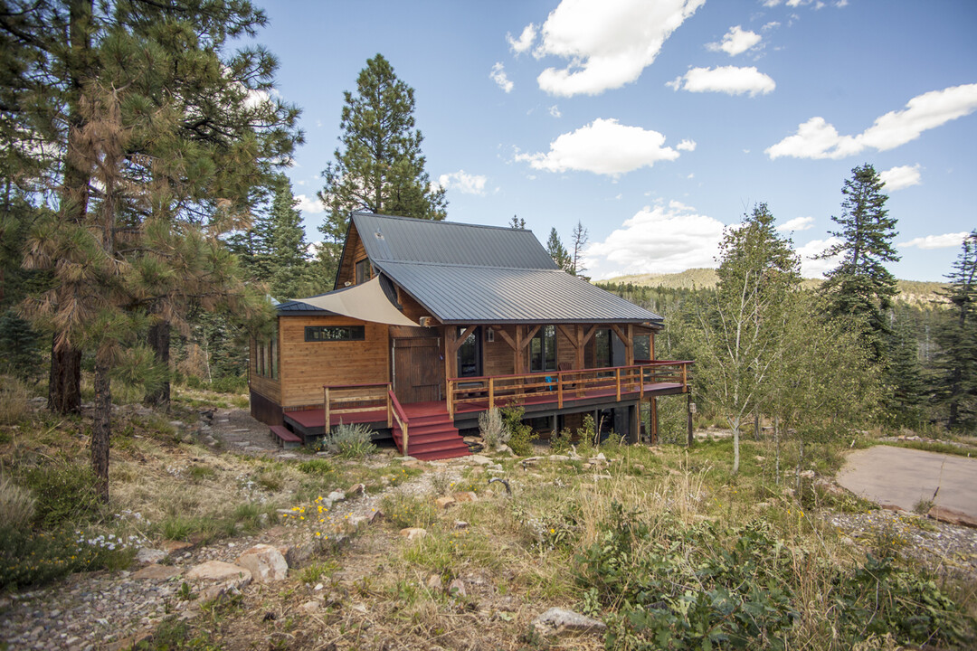 1115 Durango Road, Unit Main House and Garage in Durango, CO - Building Photo