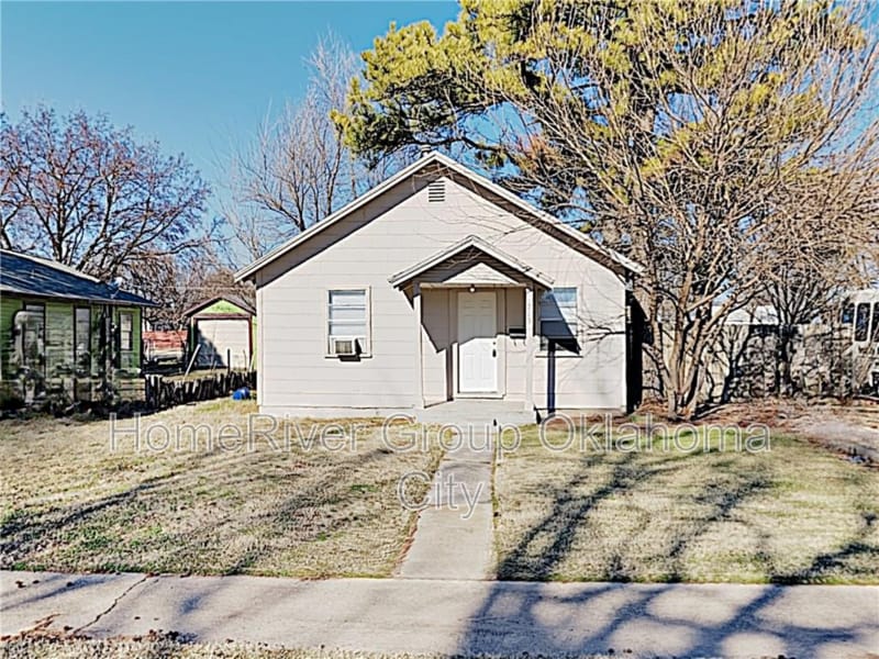 215 E Hayes St in Norman, OK - Building Photo