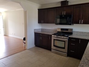7762 Newman Ave, Unit 3 in Huntington Beach, CA - Foto de edificio - Building Photo