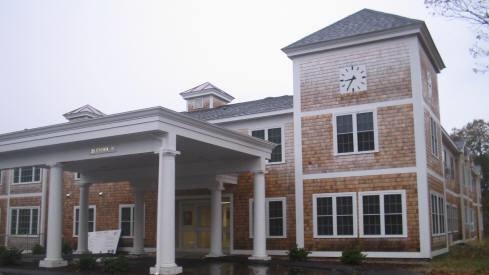 Wells Court in Brewster, MA - Foto de edificio